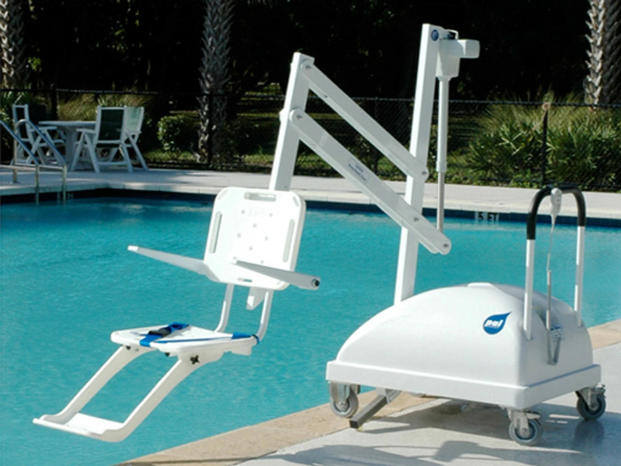 S R Smith PAL Disabled Lift Portable Swimming Pool Hoist 1 S R Smith PAL Disabled Lift Portable Swimming Pool Hoist